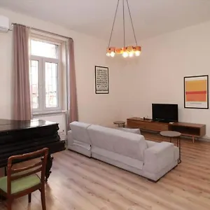 Wehost Near Fabrika Апартаменты
